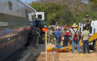 الصورة: المكسيك تعلن وفاة 13 شخصا إثر خروج قطار عن مساره