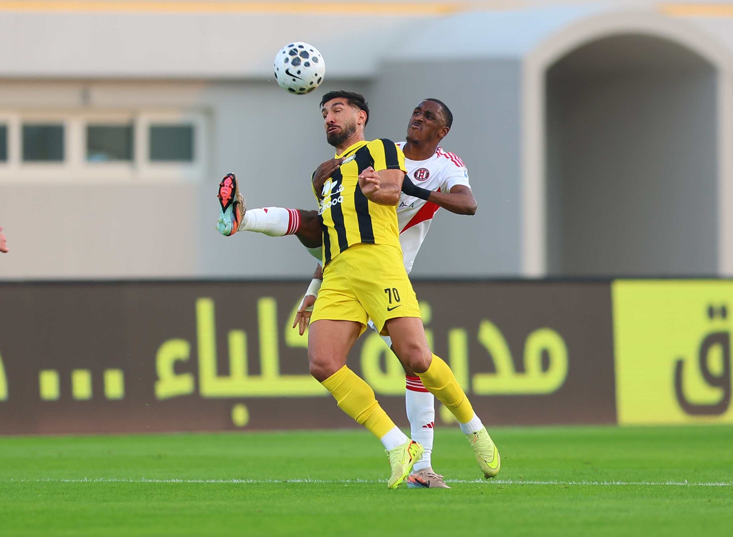 "نقطة" لكلباء والجزيرة في أجواء ماطرة