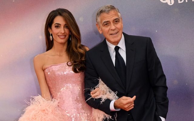 الصورة: جورج كلوني وزوجته أمل وطفلاهما يحصلون على الجنسية الفرنسية