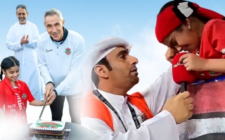 الصورة: شباب الأهلي يحتفل بعيد ميلاد المشجعة الطفلة شمة بعد فيديو &laquo;الإمارات اليوم&raquo;
