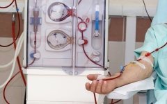 الصورة: &laquo;أبوعمران&raquo; يحتاج إلى 23.8 ألف درهم لتجديد بطاقة التأمين الصحي