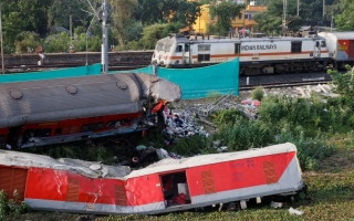 الصورة: إصابة 109 عمال في تصادم قطارين داخل نفق مشروع كهرومائي في الهند