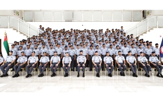 الصورة: شرطة أبوظبي تحتفل بتخريج 165 منتسباً من دورة التأهيل الشرطي والأمني