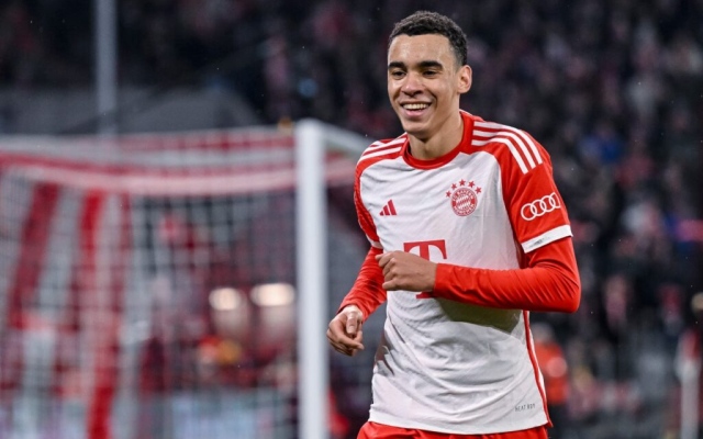 الصورة: موسيالا أول لاعب يعود لتدريبات بايرن ميونخ