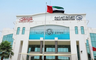 الصورة: حادث مُركّب.. وسيارة منتهية الترخيص