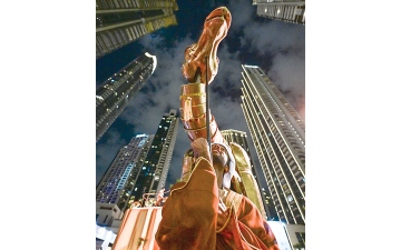 الصورة: رفيق الرحلة.. وليلة لا تُنسى في دبي