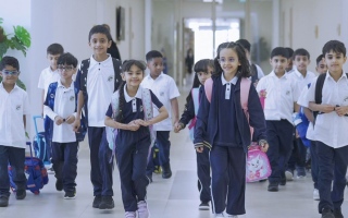 الصورة: حضور منتظم ومرونة بالدوام في أول أيام الفصل الدراسي الثاني