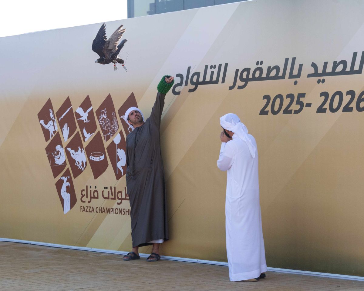 بمشاركة خليجية واسعة انطلاق أشواط "العامة مفتوح" لبطولة فزاع للصيد بالصقور