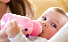 الصورة: مصر تسحب منتجات حليب أطفال بسبب وجود "مادة سامة"