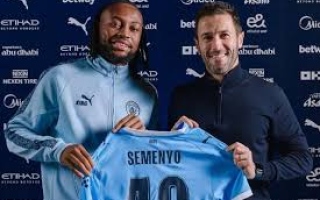 الصورة: مانشستر سيتي يضم الجناح "الاستثنائي" سيمنيو من بورنموث