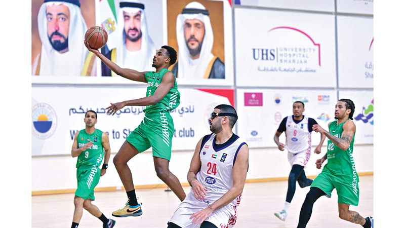 لاعب شباب الأهلي حامد عبداللطيف تألق وسجل 19 نقطة في سلة الشارقة. تصوير: باتريك كاستيلو