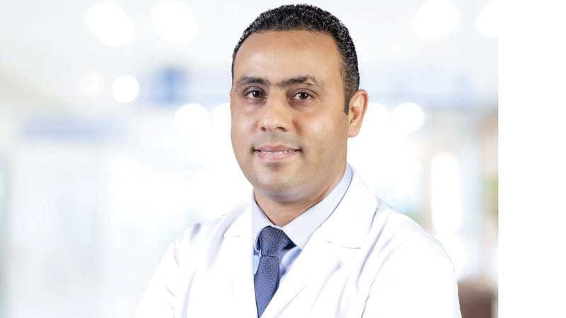 الدكتور هيثم خليل: مضاعفات جسيمة أبرزها نخر وموت جزء من الأمعاء وثقوب معوية والتهاب بريتوني حاد.