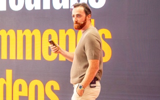 الصورة: &laquo;يوتيوب&raquo; تنظم جلسات وورش عمل في &laquo;القمة&raquo;