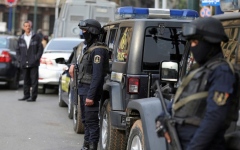 الصورة: مجاملة رجل أعمال لنجل صديقه تنتهي بحادث مروع