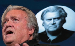 الصورة: "الأب الروحي لترامب".. ستيف بانون يخطط لخوض الانتخابات الرئاسية في 2028