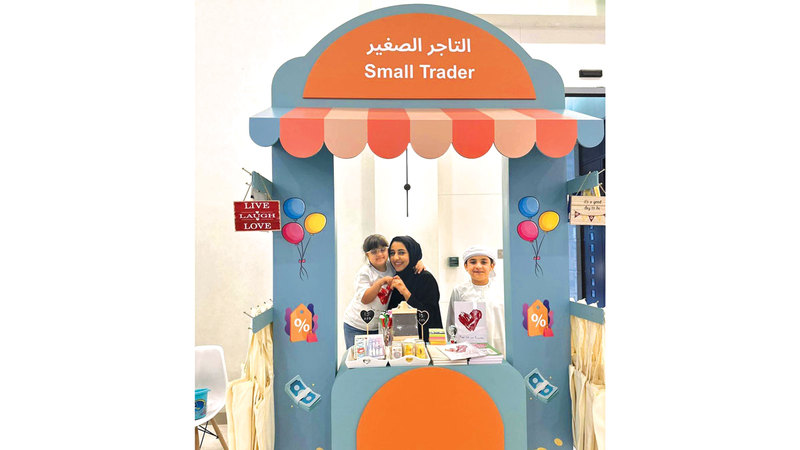 رُوية خلال مشاركتها في مشروع التاجر الصغير. من المصدر