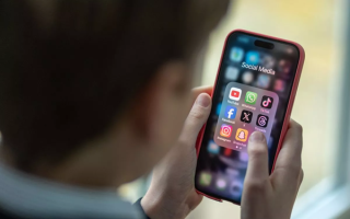 الصورة: للحفاظ على الصحة العقلية للطلبة.. دعوات لحظر وسائل التواصل لمن دون 16 عاماً