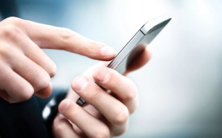 الصورة: بنوك توفر ملخصاً مالياً للمتعاملين عبر التطبيقات الذكية