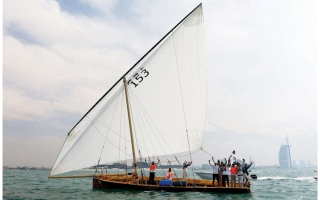 الصورة: &laquo;حشيم 153&raquo; بطلاً لثالث سباقات دبي للقوارب الشراعية فئة 43 قدماً