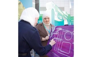 الصورة: صانعة محتوى تشكر دبي.. بالألوان وزخارف &laquo;المانديلا&raquo;