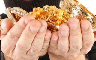 الصورة: اقتحما متجر المجوهرات من حمّام المبنى المجاور وسرقا نصف مليون دولار