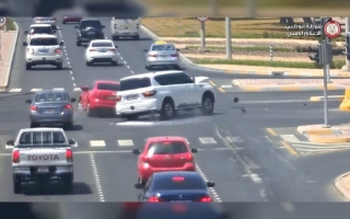 الصورة: استخدام الهاتف أكثر مخالفة مرورية تسبب حوادث في أبوظبي