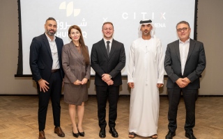 الصورة: شراكة استراتيجية لإطلاق شبكة الشاشات الذكية في وجهات الشارقة