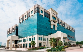 الصورة: غرامة ووقف الرخصة 3 أشهر لسائق صدم قائد دراجة