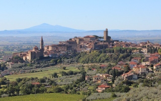 الصورة: إثر موجة غامضة من الوفيات.. بلدة إيطالية تدق ناقوس الخطر