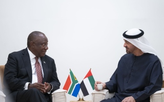 الصورة: رئيس الدولة ورئيس جنوب إفريقيا يبحثان علاقات التعاون