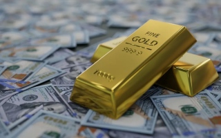 الصورة: الذهب قرب ذروة قياسية  بعد صدور بيانات التضخم الأمريكية