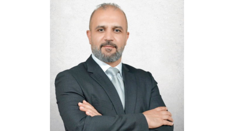 الدكتور أحمد موسى: ميلان الرأس إلى الأمام يضاعف ثقل الرأس إلى 25 كيلوغراماً، ما يسبب مشكلات هيكلية بالجسم مع استمرار الوضع لفترة طويلة.