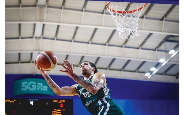 الصورة: واشنطن يخطف &laquo;ريمونتادا&raquo; شباب الأهلي أمام المحرق في &laquo;سلة غرب آسيا&raquo;