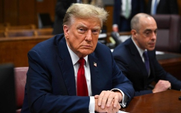 الصورة: وزير الصحة الأميركي بشأن النظام الغذائي لترامب: " لا أعلم كيف أنه على قيد الحياة"