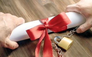 الصورة: معلمون: حجب الشهادات &laquo;مؤقتاً&raquo; عن الطلبة المتغيبين إجراء تربوي وليس عقوبة