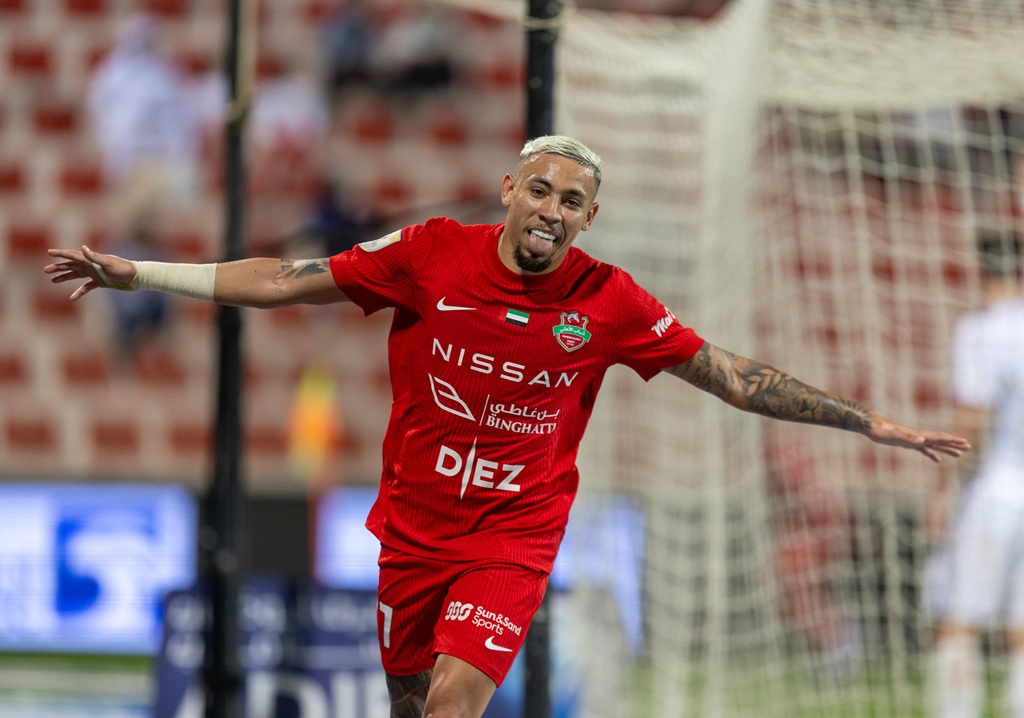 شباب الأهلي يعبر عجمان.. ونقطة واحدة تفصله عن العين