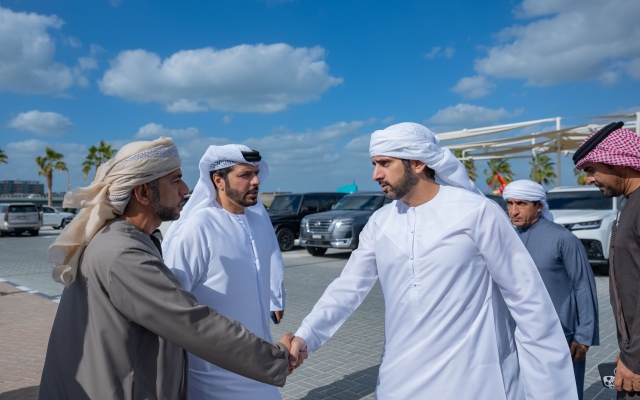 الصورة: حمدان بن محمد يقدم واجب العزاء في وفاة علي سالم علي العديدي