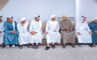 الصورة: حمدان بن محمد يقدّم واجب العزاء في وفاة علي سالم علي العديدي