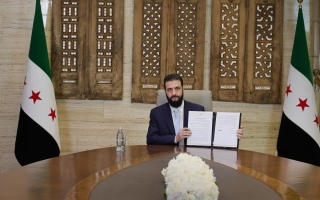 الصورة: الرئيس السوري يوقع اتفاقاً لوقف النار مع "قسد" ودمجها بالكامل في الدولة