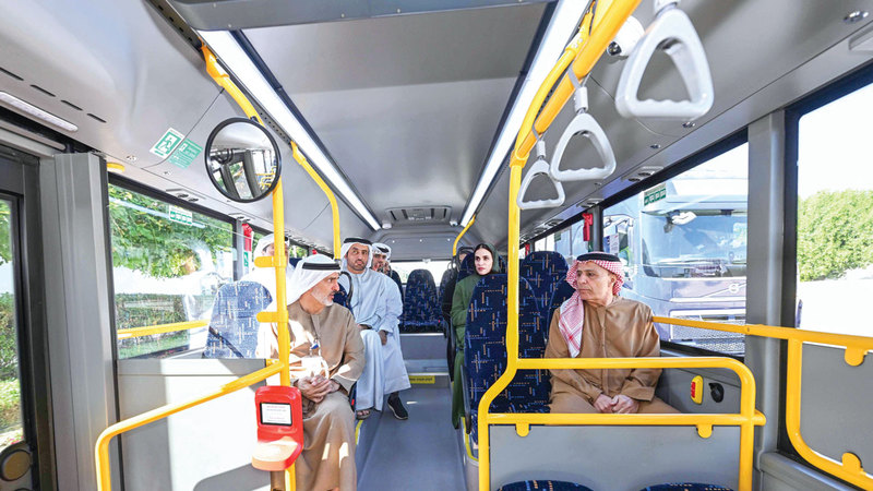 الطاير خلال تجربة الحافلة الكهربائية. من المصدر