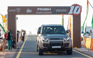 الصورة: محمد بن راشد يشهد جانباً من سباق "ديوان سموّ حاكم دبي" ضمن منافسات بطولة السلم للدراجات الهوائية
