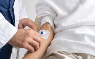 الصورة: &laquo;أبولمى&raquo; يحتاج إلى أدوية بـ 42.6 ألف درهم لعلاج أمراض مزمنة