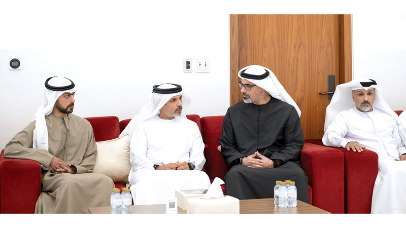 ولي عهد أبوظبي خلال تقديمه واجب العزاء في وفاة فاطمة محمد المنصوري. وام