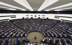 الصورة: البرلمان الأوروبي يجمّد المصادقة على الاتفاق التجاري مع الولايات المتحدة