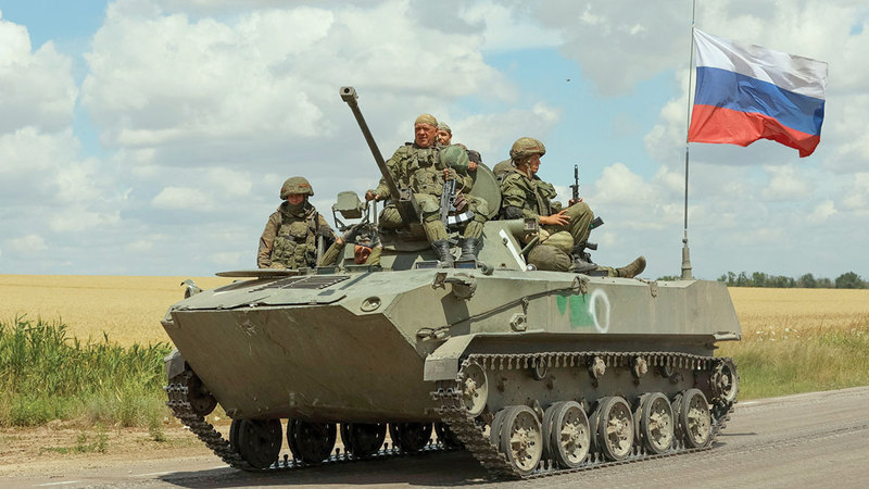 القوات الروسية أصبحت عُرضة للهجمات بالطائرات بدون طيار. رويترز