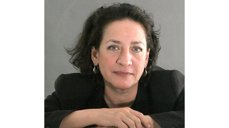 الكاتبة اللبنانية هدى بركات تُعرَف بقدرتها على الكتابة من &laquo;الحافة&raquo;، حيث ترصد الشخصيات في لحظات انكسارها الكبرى.