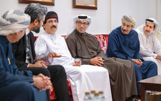 منصور بن زايد يعزي في وفاة علي سالم البيض