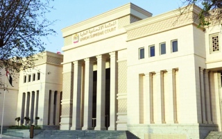 الصورة: امرأة تُقاضي زوجها بعد تراجعه عن تسجيل شقة هبةً باسمها