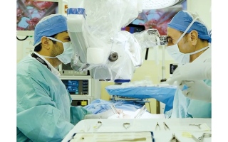 الصورة: &laquo;كليفلاند كلينك&raquo; ينجح في إجراء أول جراحة روبوتية لإعادة بناء الثدي