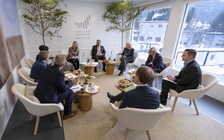 الصورة: "مبادرات محمد بن راشد آل مكتوم العالمية" تستعرض رؤاها لصياغة قيادة عالمية فعالة للتغذية في الأزمات الإنسانية خلال "دافوس"